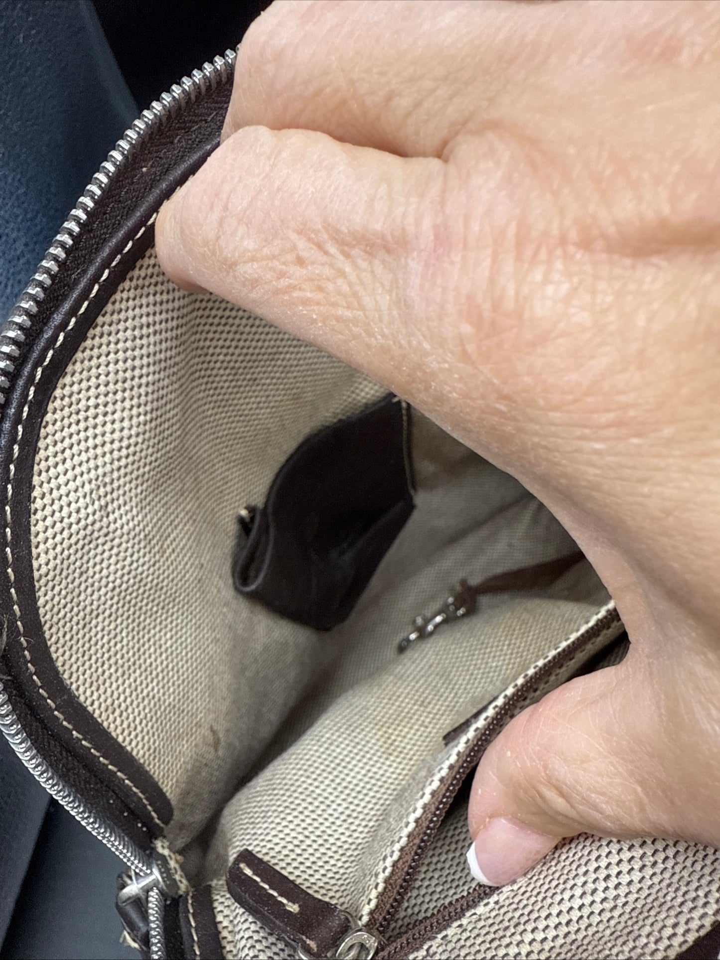 Vintage DOONEY & BOURKE Brown Pebbled Leather Zip Backpack Preloved