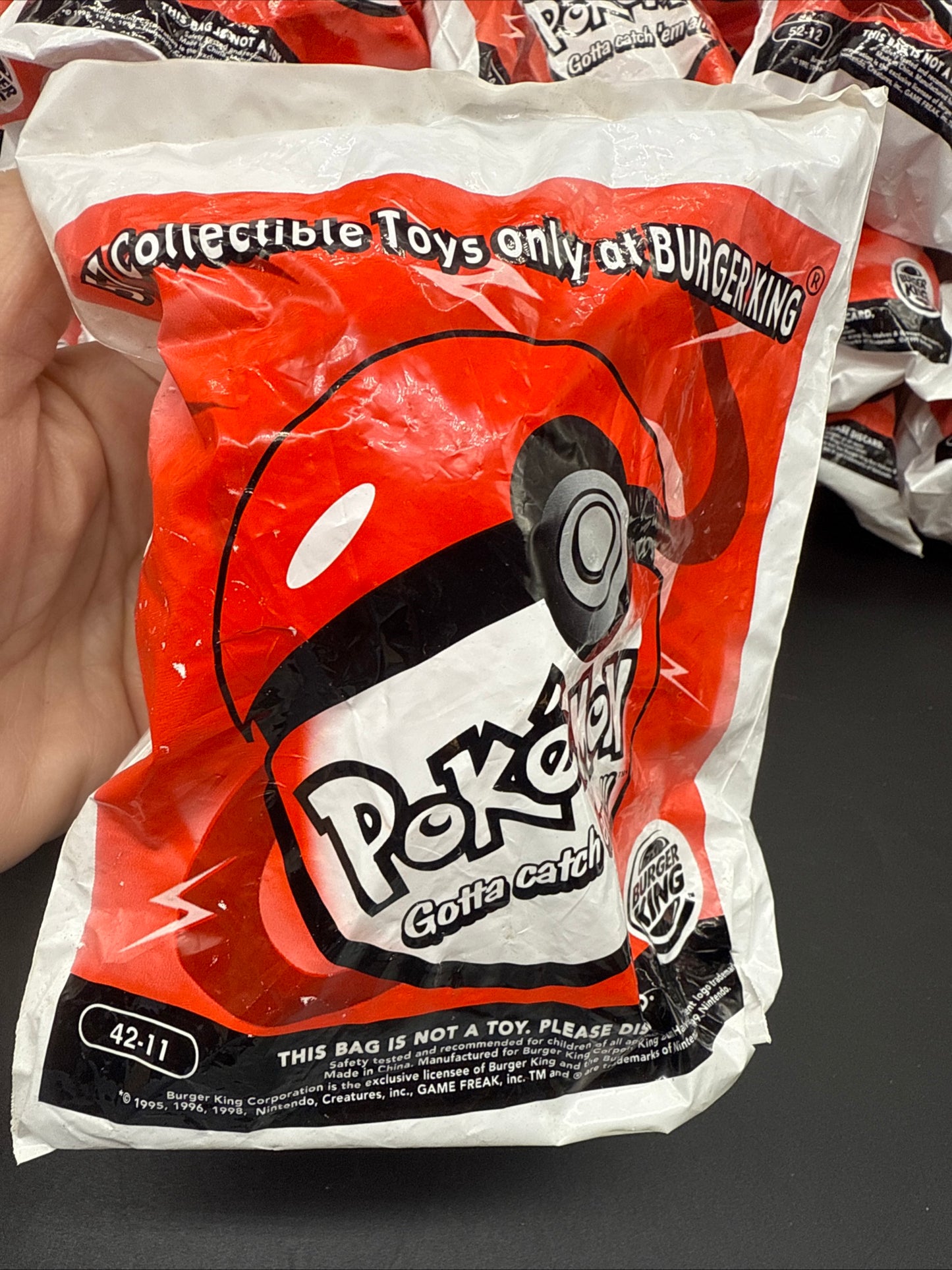 1999 Burger King Pokemon Pokeball Toy Nintendo 42-11 Voltorb Rev-Top NIP