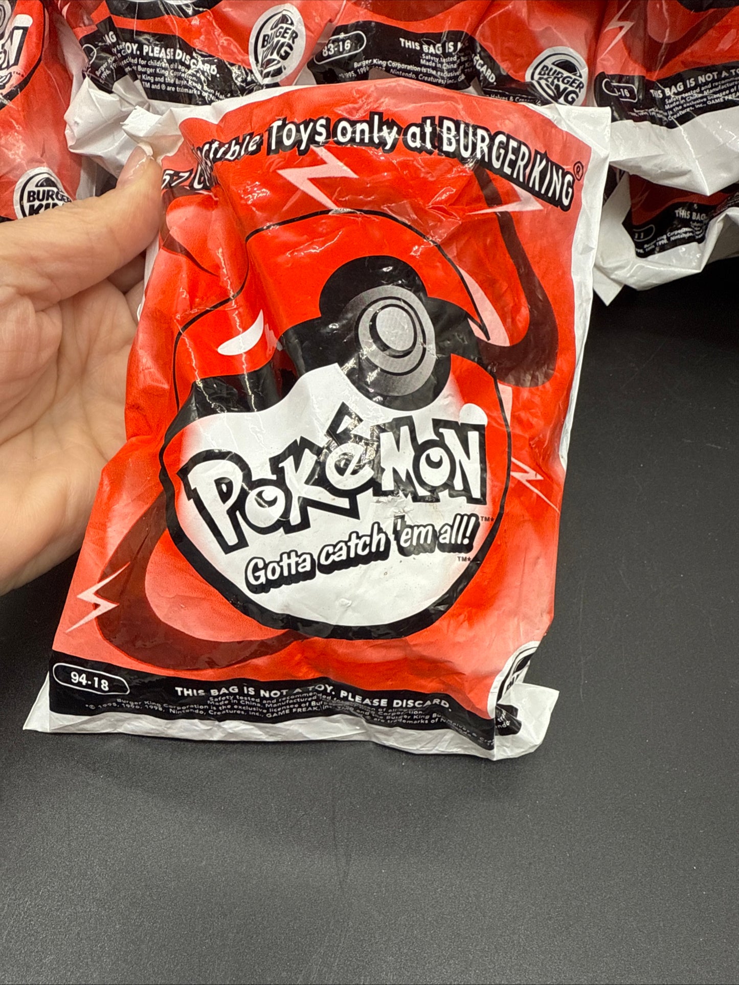 1999 Burger King Pokemon Pokeball Toy #94-18 Geodude-Key-Ring (Never opened )