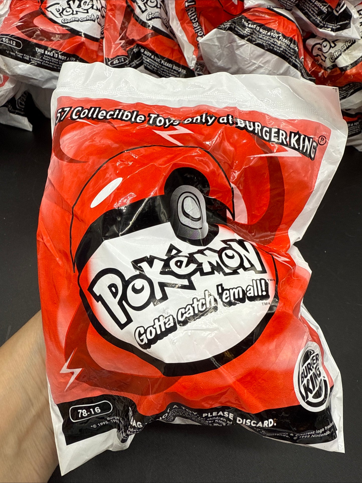 1999 Pokemon Burger King Pokeball #78-16 Hitmonlee-Keyring (Unopened)