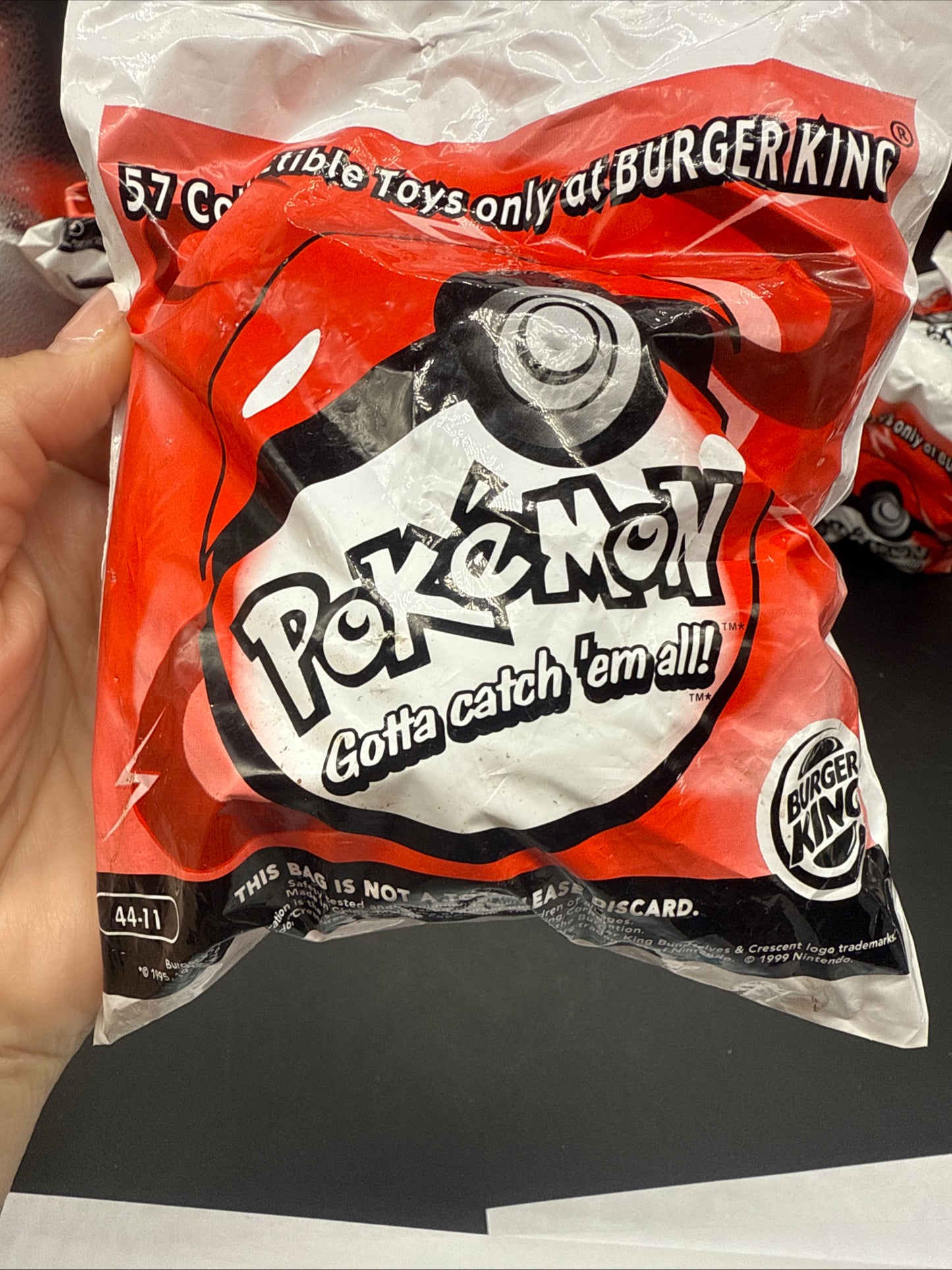 1999 Burger King Pokemon pokeball Toy #44-11 Muk-Key-Ring (Unopened)