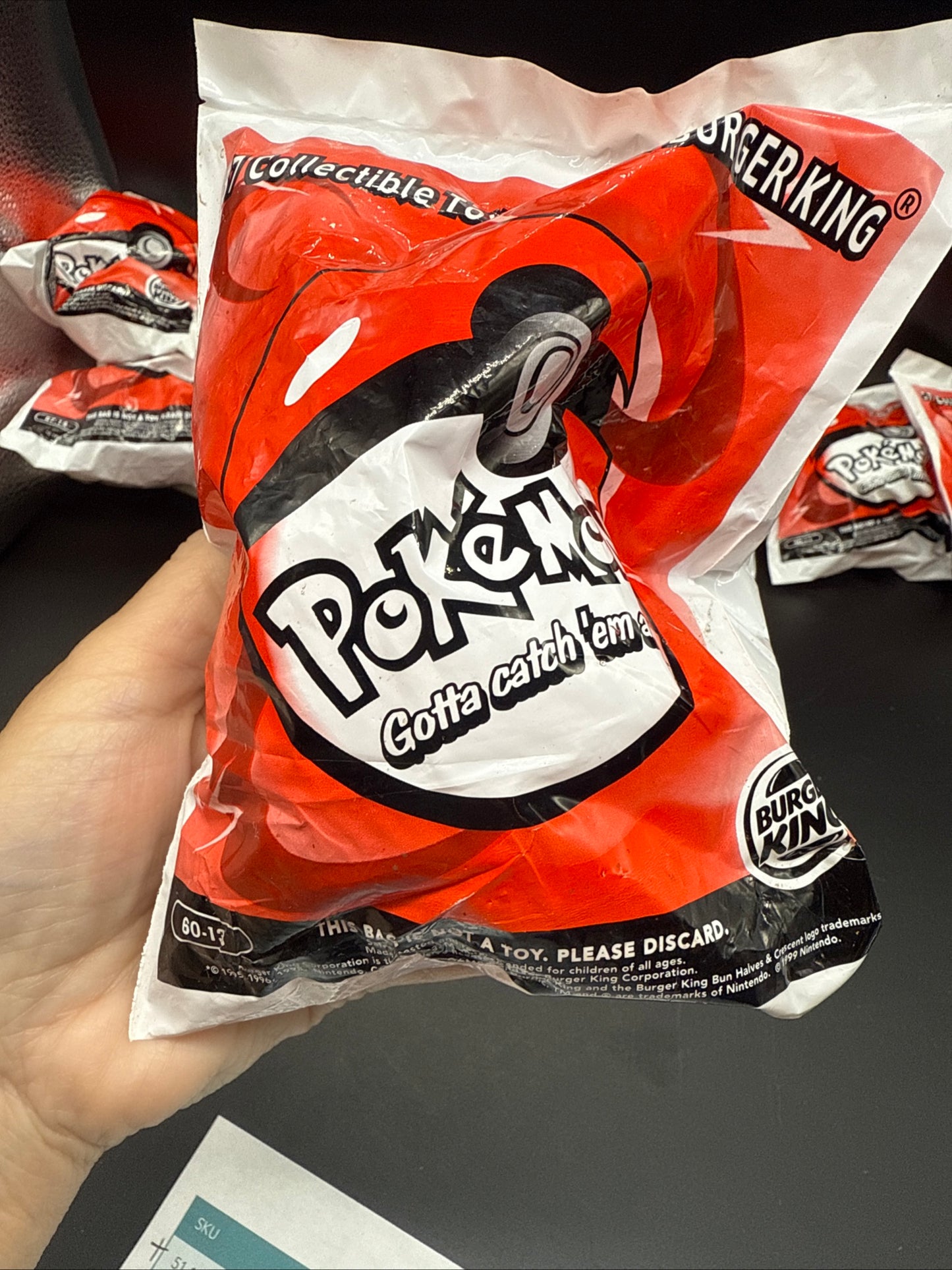 1999 Sealed Burger king Pokémon Pokeball Toy #60-13 Dragonite-Keyring(unopened)