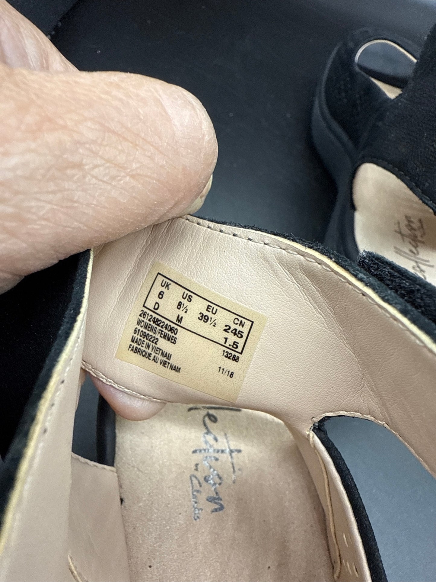 Clarks COMFORTABLE Smooth Suede Black Ankle Strap Wedge Platform 8.5 Womens