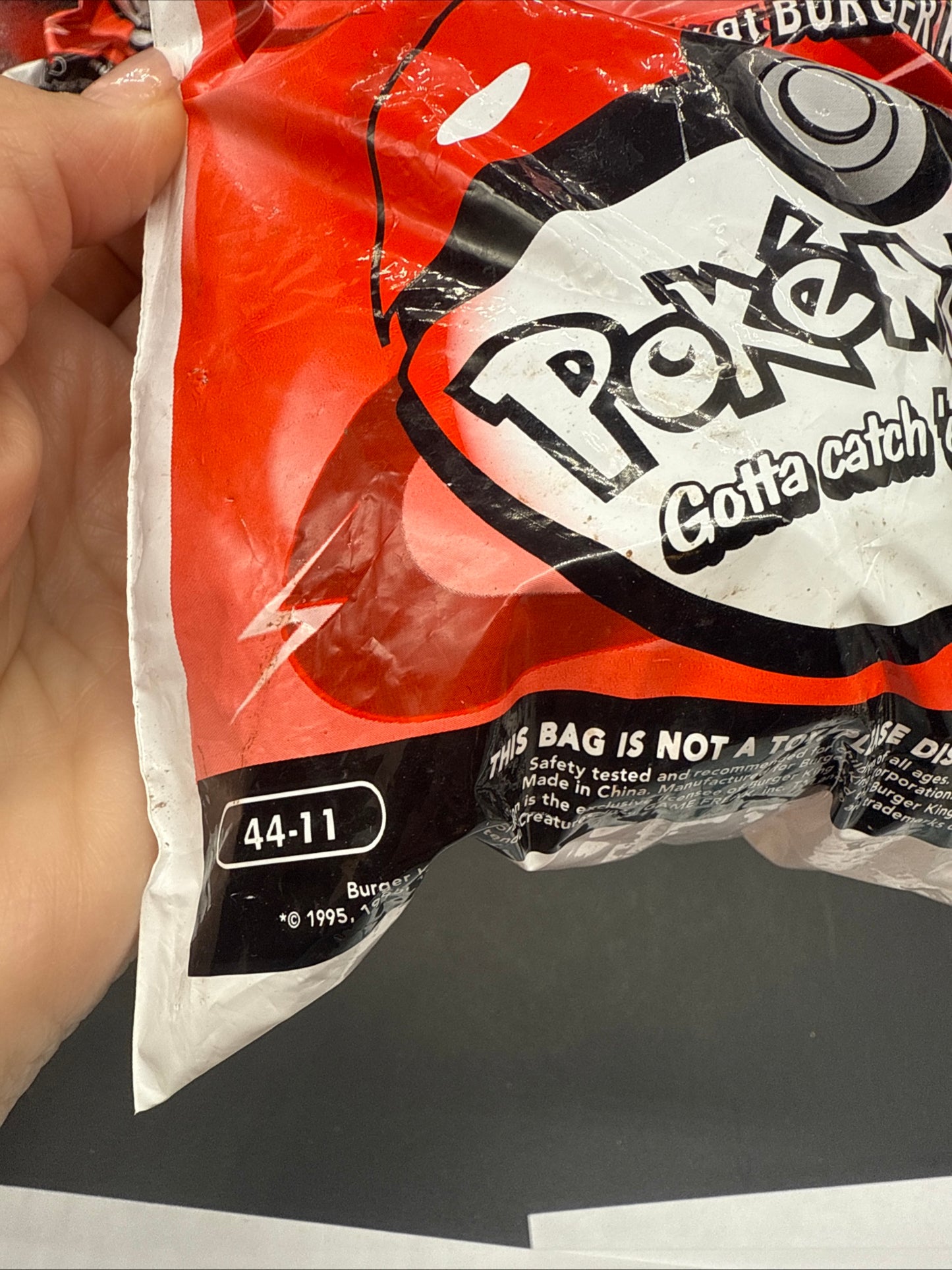 1999 Burger King Pokemon pokeball Toy #44-11 Muk-Key-Ring (Unopened)