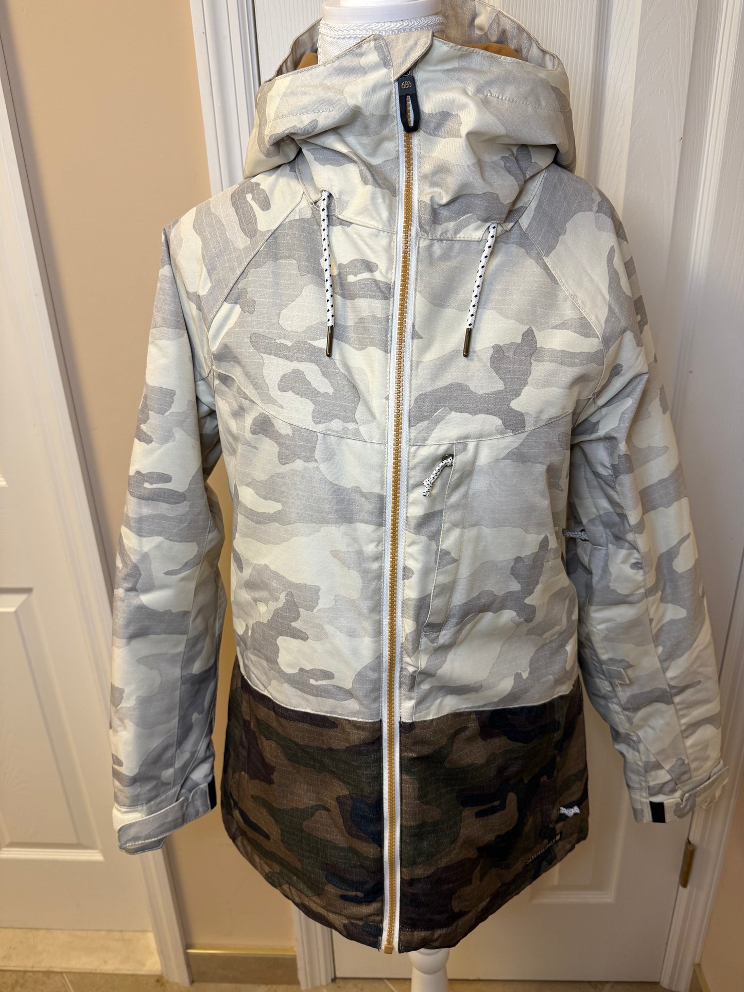 686 Women’s Athena Insulated Jacket Desert Camo Waterproof Ski Snowboard - Small