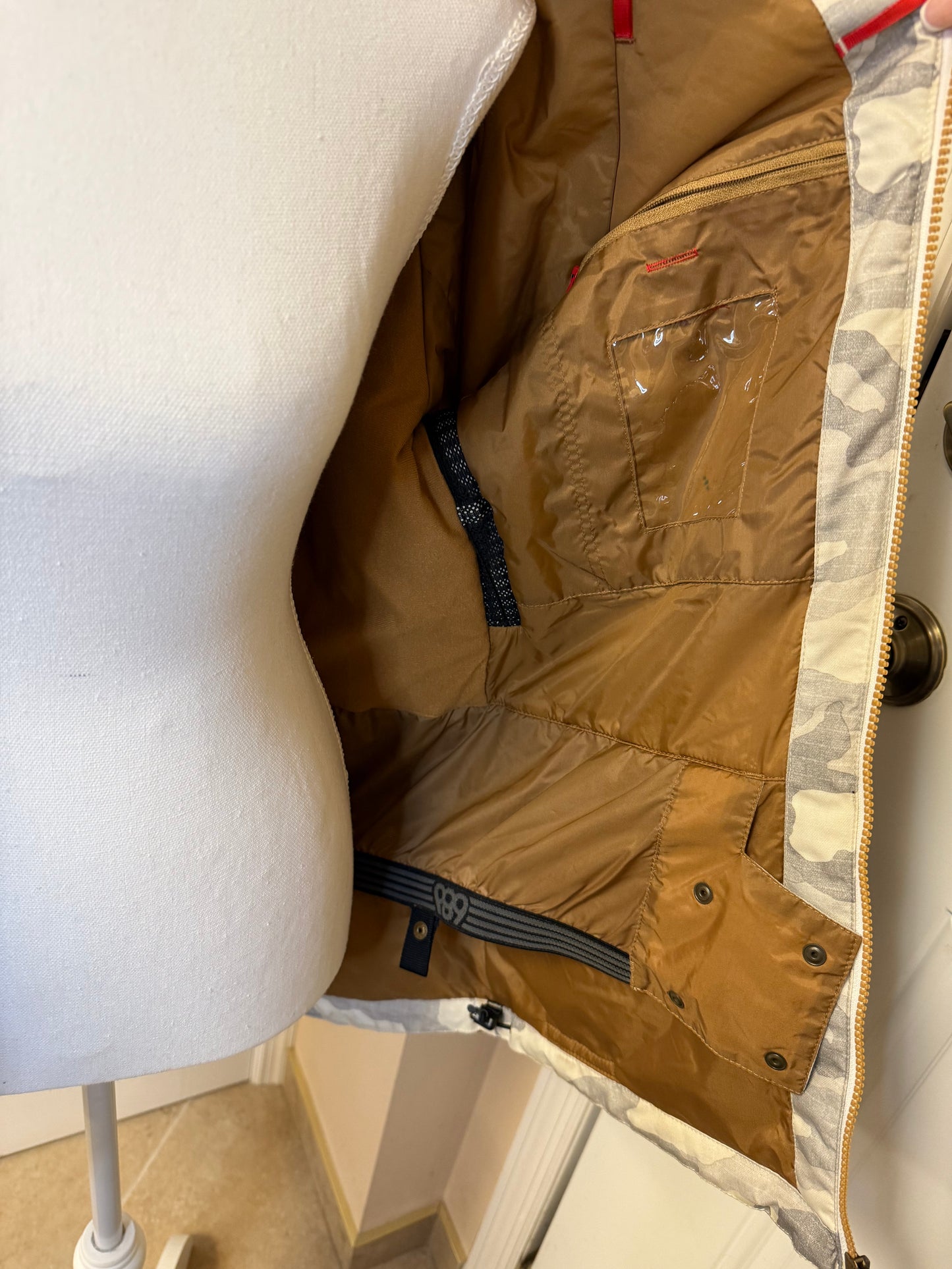 686 Women’s Athena Insulated Jacket Desert Camo Waterproof Ski Snowboard - Small