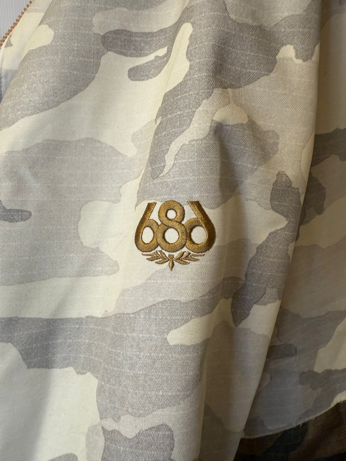 686 Women’s Athena Insulated Jacket Desert Camo Waterproof Ski Snowboard - Small